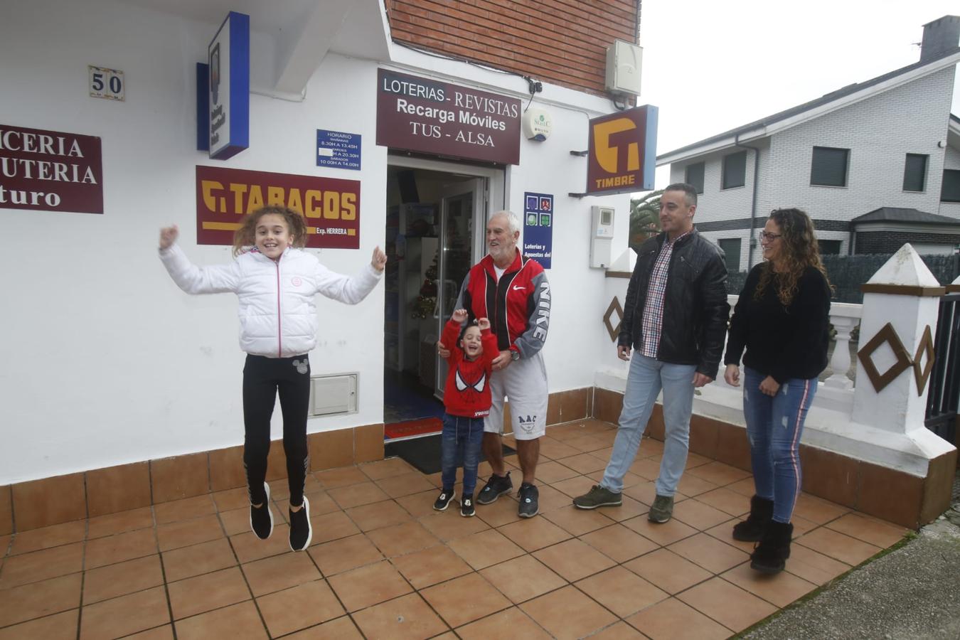 Un décimo del quinto premio se ha vendido en Herrera de Camargo.