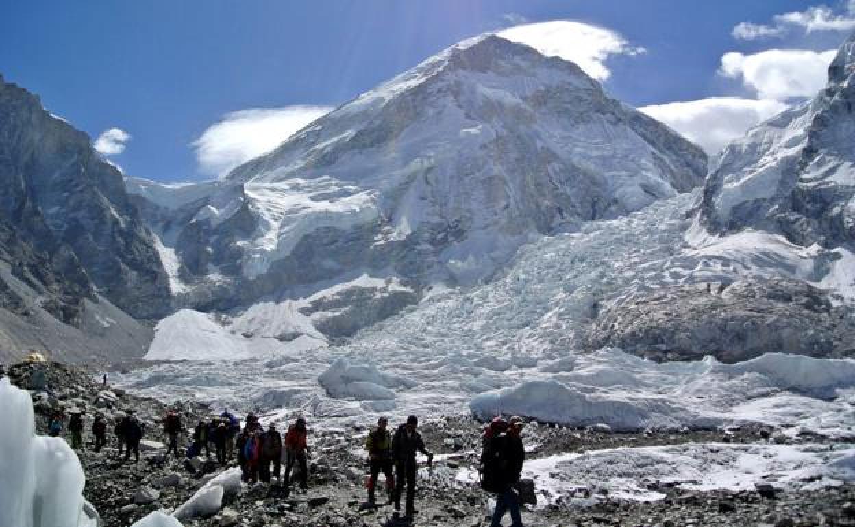 Nepal planea prohibir la subida al Everest a los que no hayan hecho antes un pico de 6.500 metros