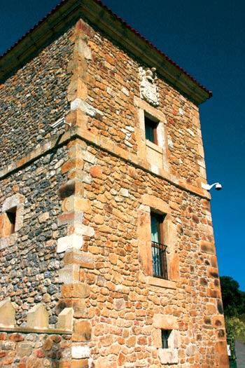 Imagen secundaria 2 - Palacio de los Ruiz de la Escalera. Palacio del conde de San Carlos, en Secadura. Torre de los Sisniega en San Mamés de Aras.