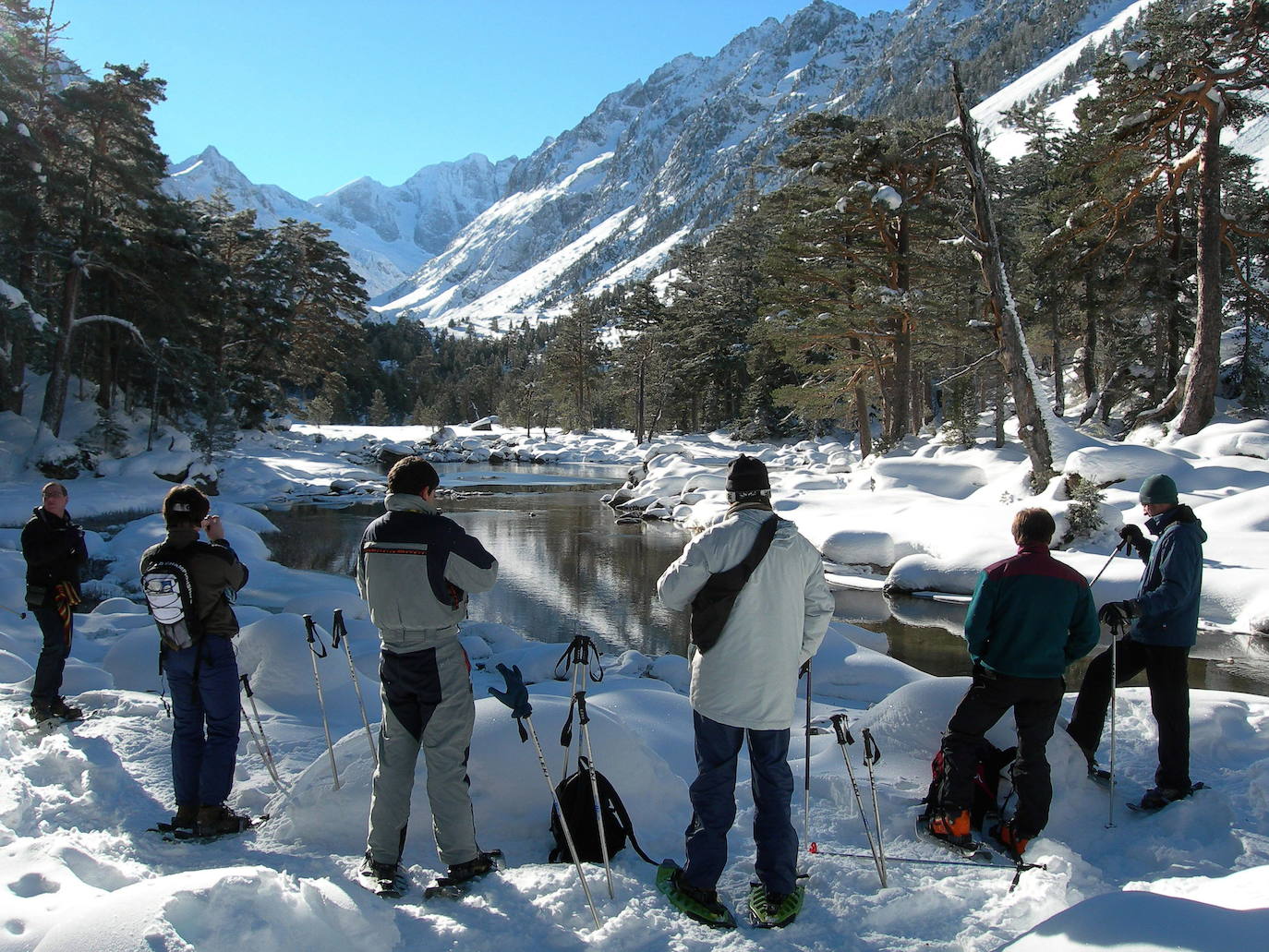 Evadirse entre montañas, en pueblecitos de piedra rodeados de paisajes de ensueño, es una manera idílica de disfrutar de las esperadas fechas navideñas