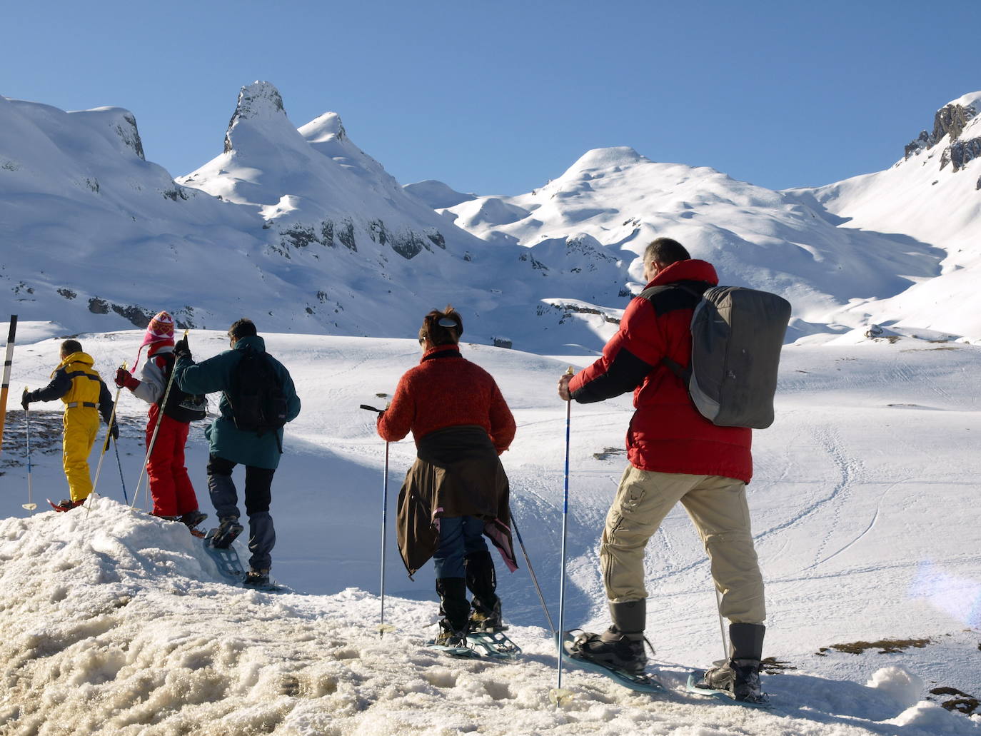 Evadirse entre montañas, en pueblecitos de piedra rodeados de paisajes de ensueño, es una manera idílica de disfrutar de las esperadas fechas navideñas