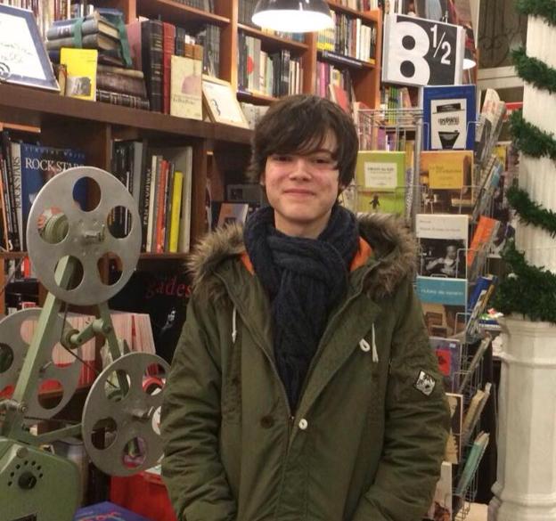 El joven con 15 años en la librería Ocho y medio de Madrid.