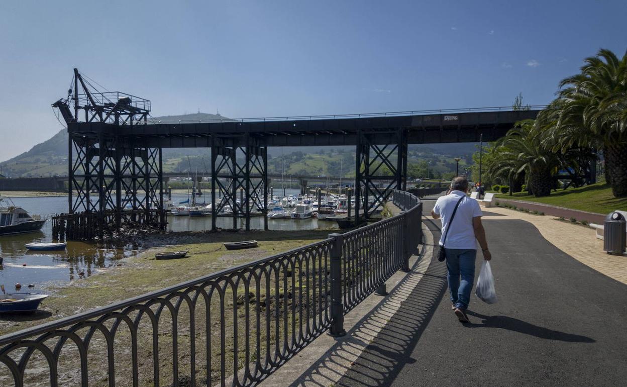 Puente de la Orconera sobre la ría de Solía.