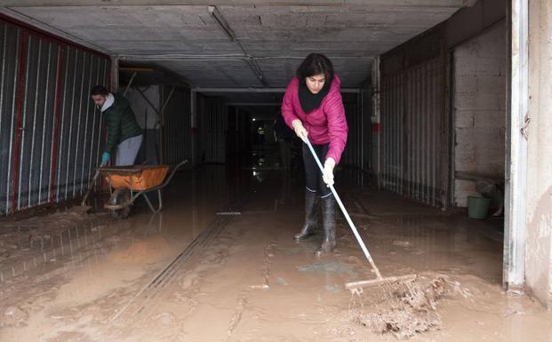 Mónica Álvarez, Calle Deltebre: «Seguimos con agua y barro en los garajes y trasteros. He perdido un ordenador, los esquís, mis álbumes de fotos...»