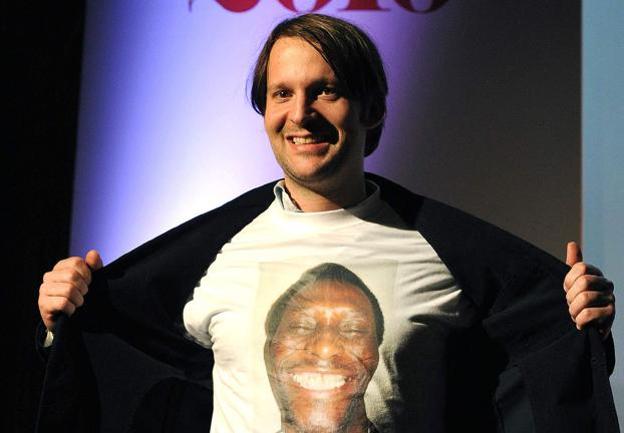 Redzepi exhibe una camiseta con el rostro de Mohamed Ali.