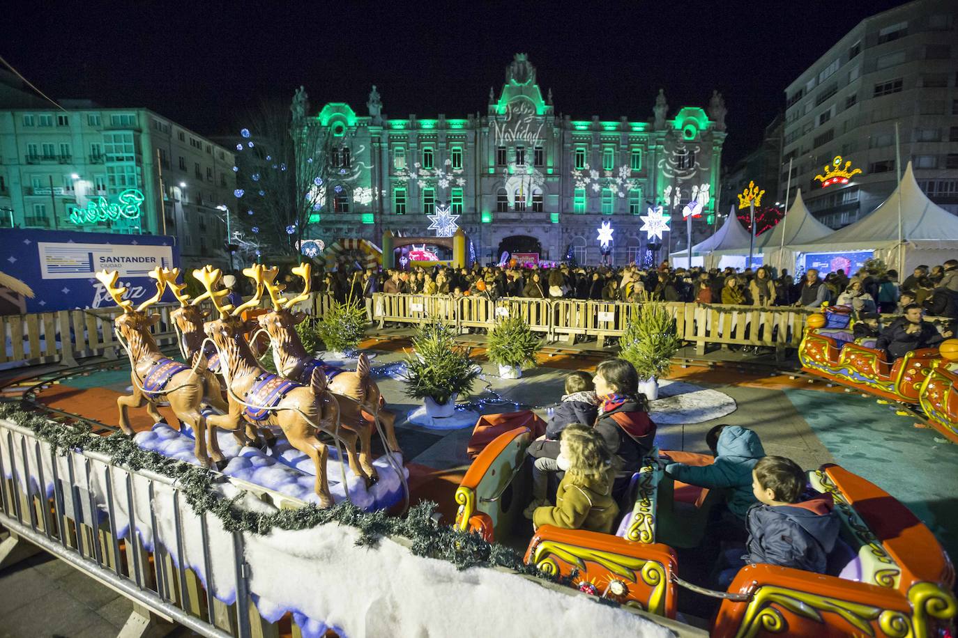 Padres y niños llenaron la Plaza del Ayuntamiento.