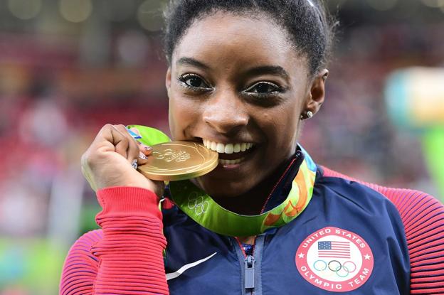 La gimnasta estadounidense Simone Biles fue la reina de los Juegos de Río 2016, con cuatro oros, y amenaza con una gesta aún mayor en Tokio. 