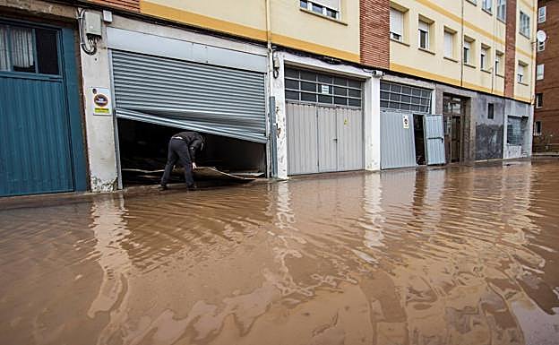 Imagen principal - Reinosa urge a la Delegación que se agilicen los trámites para que los afectados por las riadas puedan cobrar