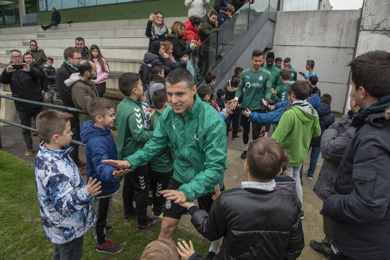 Fotos: El Racing entrena con público