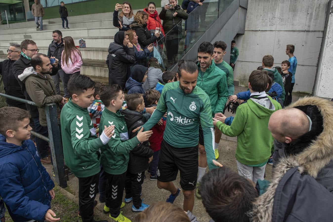 Fotos: El Racing entrena con público