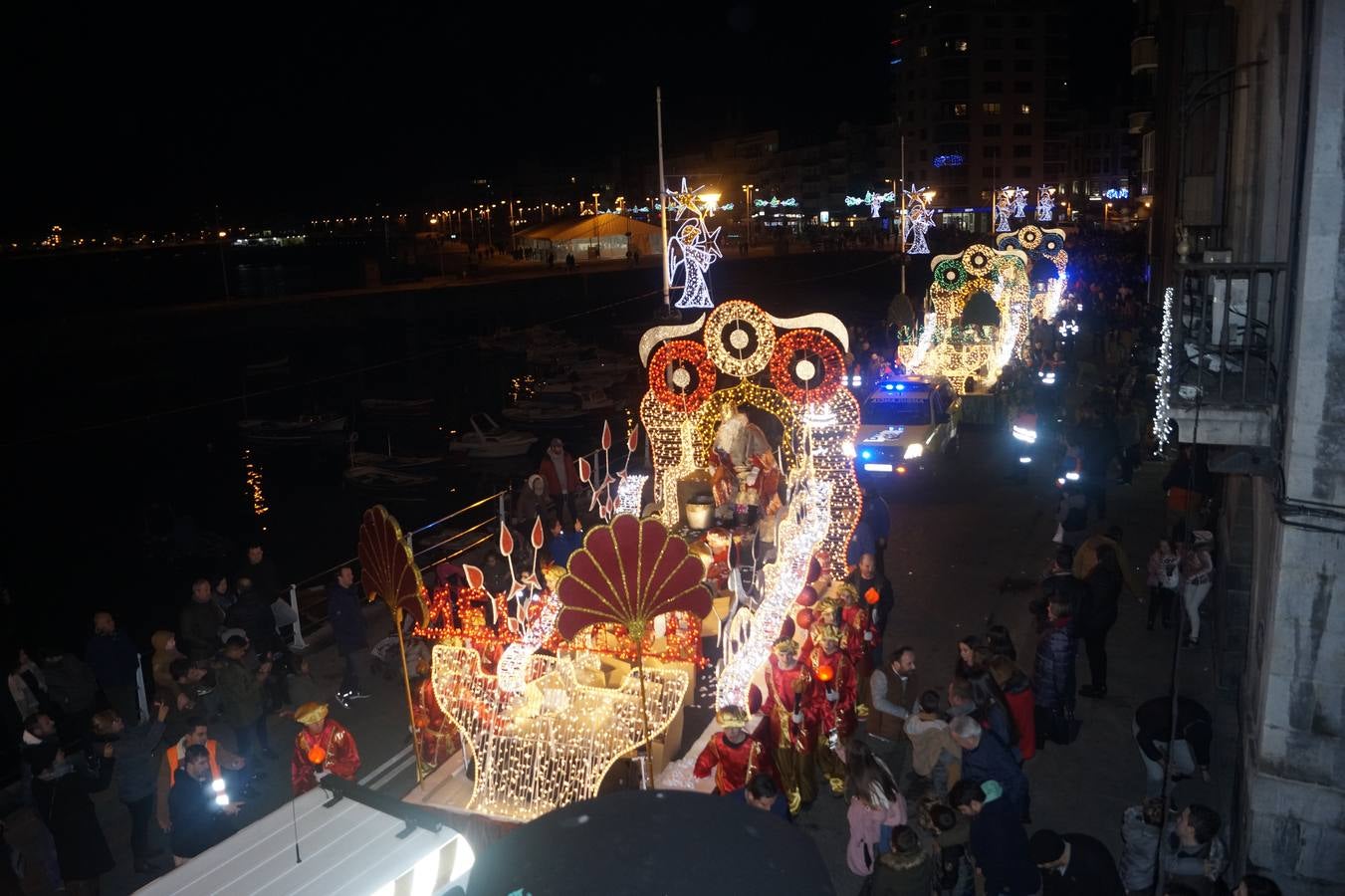 Los Reyes Magos llegando a Camargo, al aeropuerto.