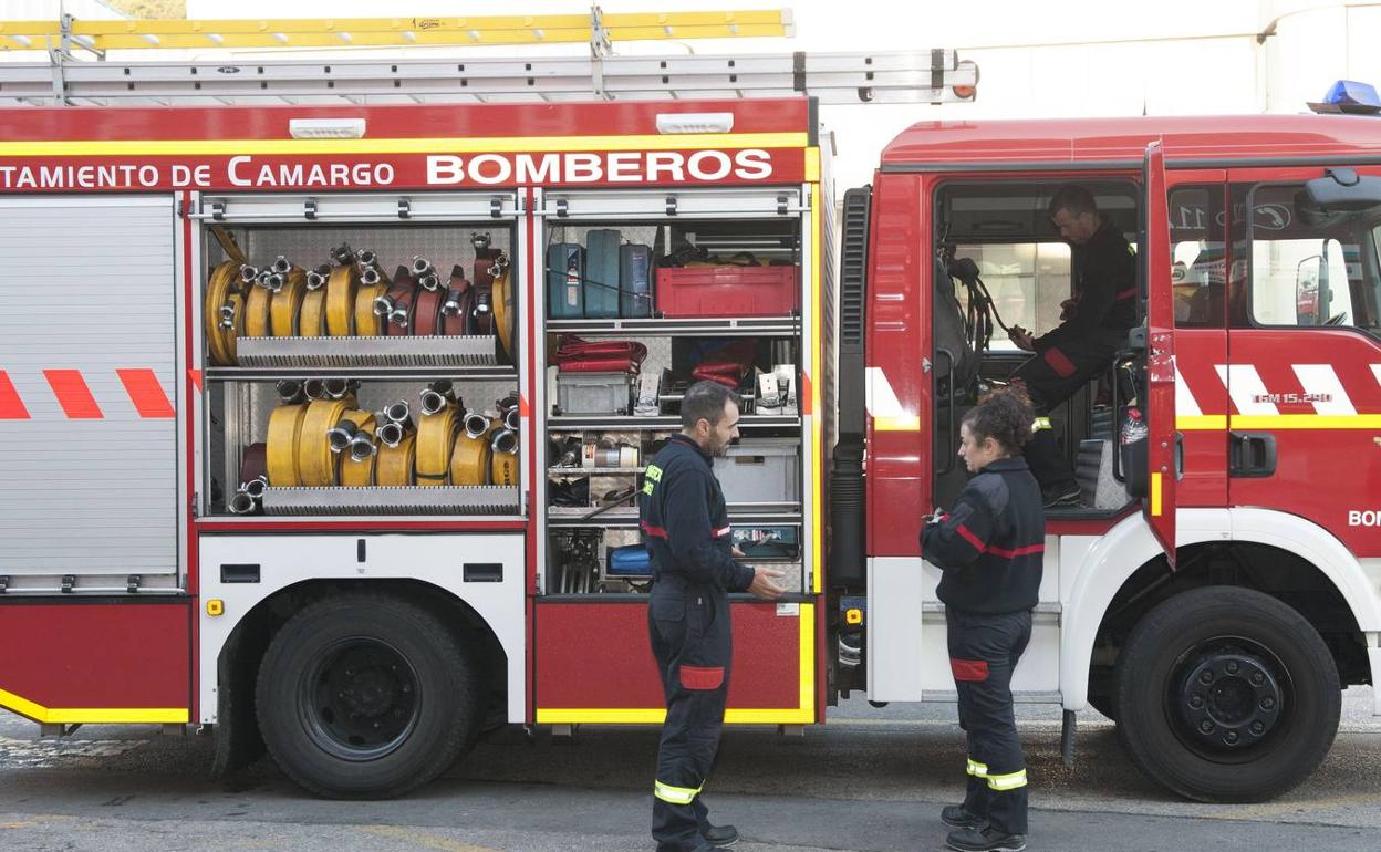 Imagen de archivo de los bomberos de Camargo.