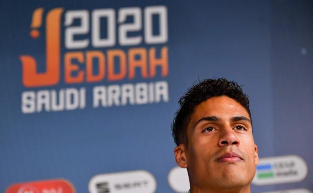 Raphael Varane, durante su conferencia de prensa en Arabia Saudí. 