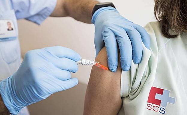 Los contagios de gripe suben y ya suman 17 los ingresos en Valdecilla, dos de ellos graves