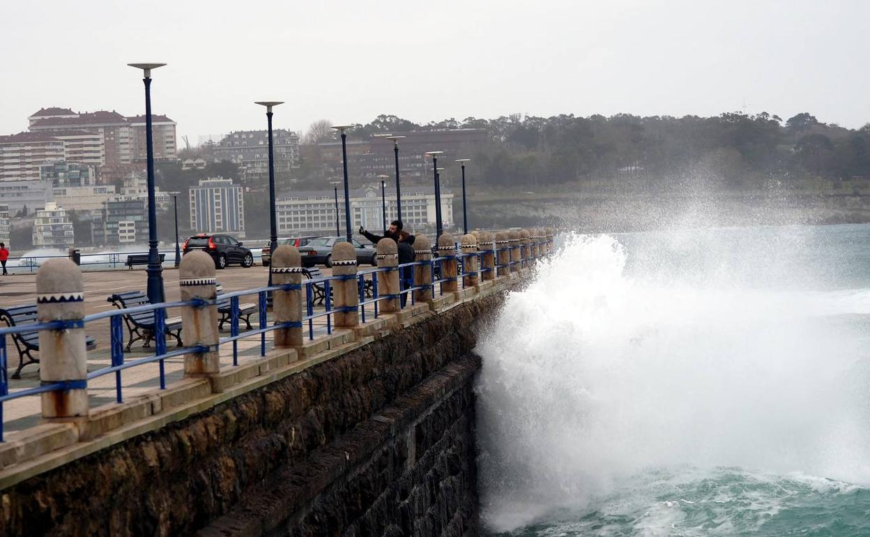 Así se veia el mar hoy en El Sardinero