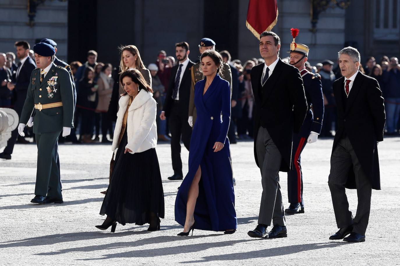 Este recogido bajo repleto de trenzas y con un toque despeinado podría convertirse en la mejor apuesta para los looks de invitada