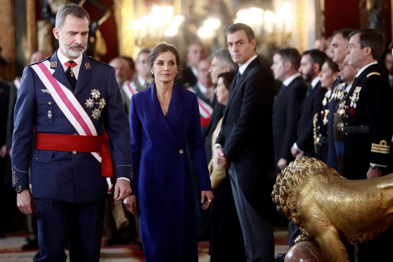 Este recogido bajo repleto de trenzas y con un toque despeinado podría convertirse en la mejor apuesta para los looks de invitada