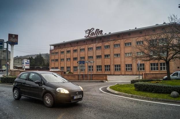 La fábrica de Conservas Lolín está situada en la entrada sur de Castro. 