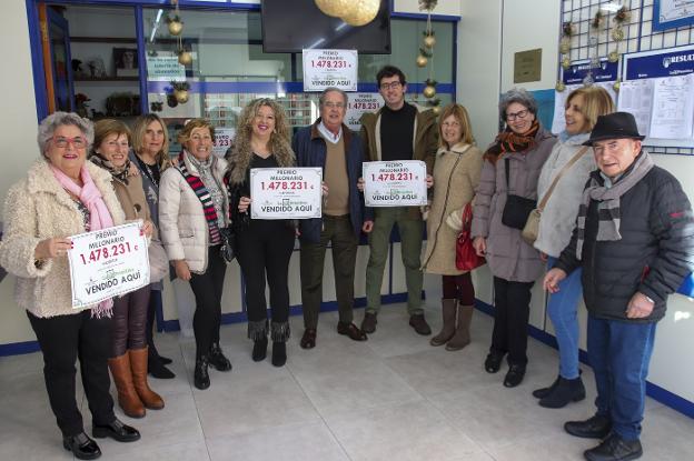 Imagen del pasado domingo en la administración Nº 1 de Laredo, que selló el boleto ganador. 