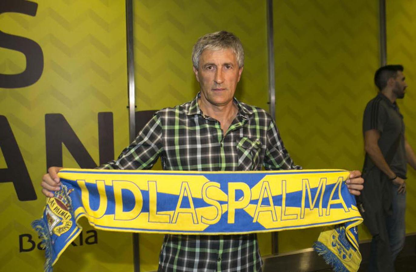 2015. Setién ficha como entrenador de Las Palmas.