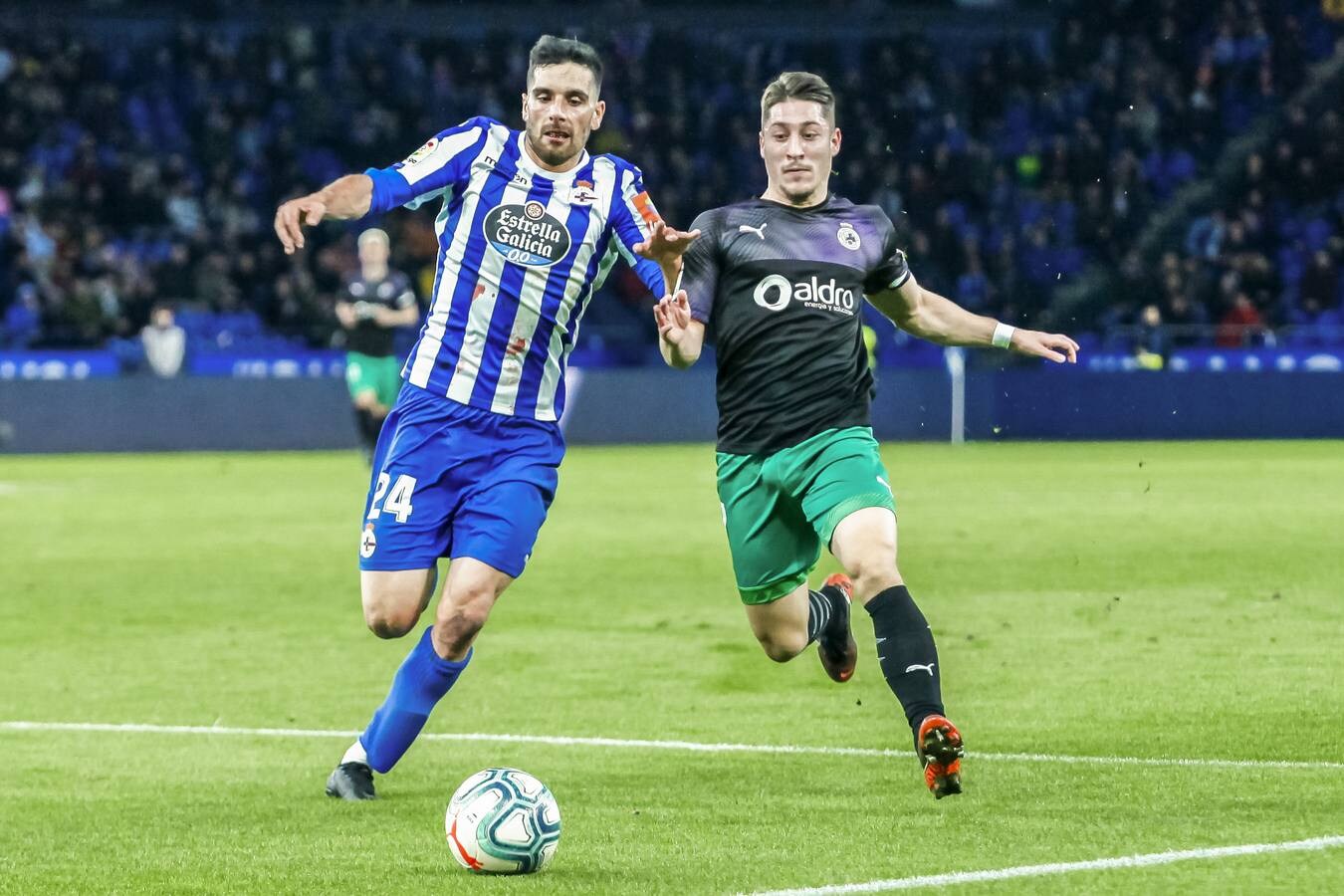 Fotos: El Racing cae ante el Dépor en Riazor