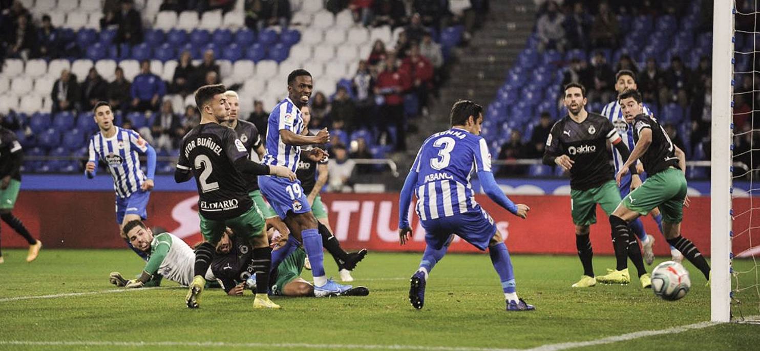 Fotos: El Racing cae ante el Dépor en Riazor