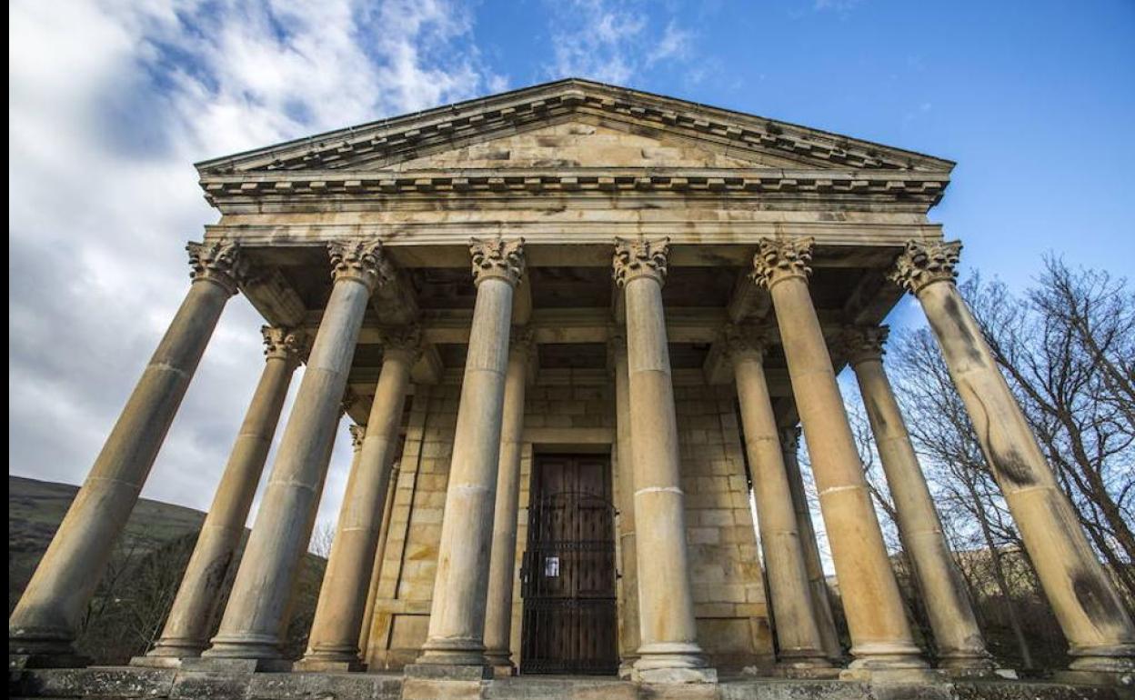 La iglesia de San Jorge en las Fraguas es conocida por los vecinos como 'El Partenón'.