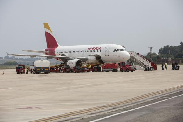 Un avión de Iberia en el Seve Ballesteros. 