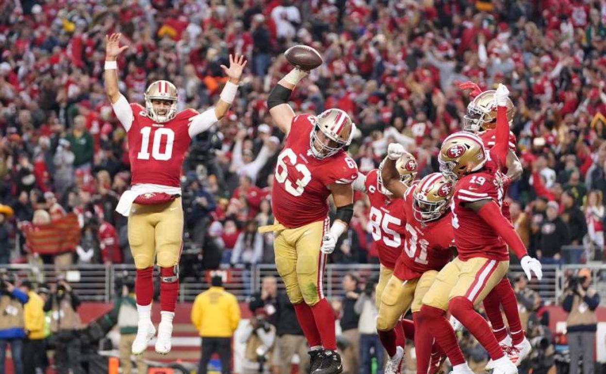 El running back Raheem Mostert celebra uno de los touchdowns que le dieron la victoria a los 49ers. 