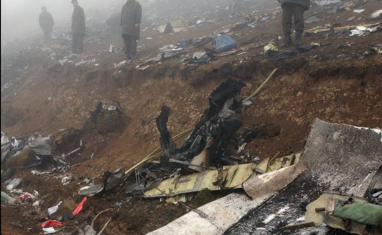 Restos del accidente del avión Yalk-42, en Turquía.