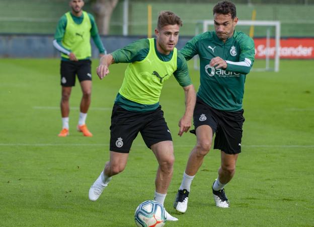 Berto Cayarga, a la izquierda, junto con David Rodríguez, en un entrenamiento.