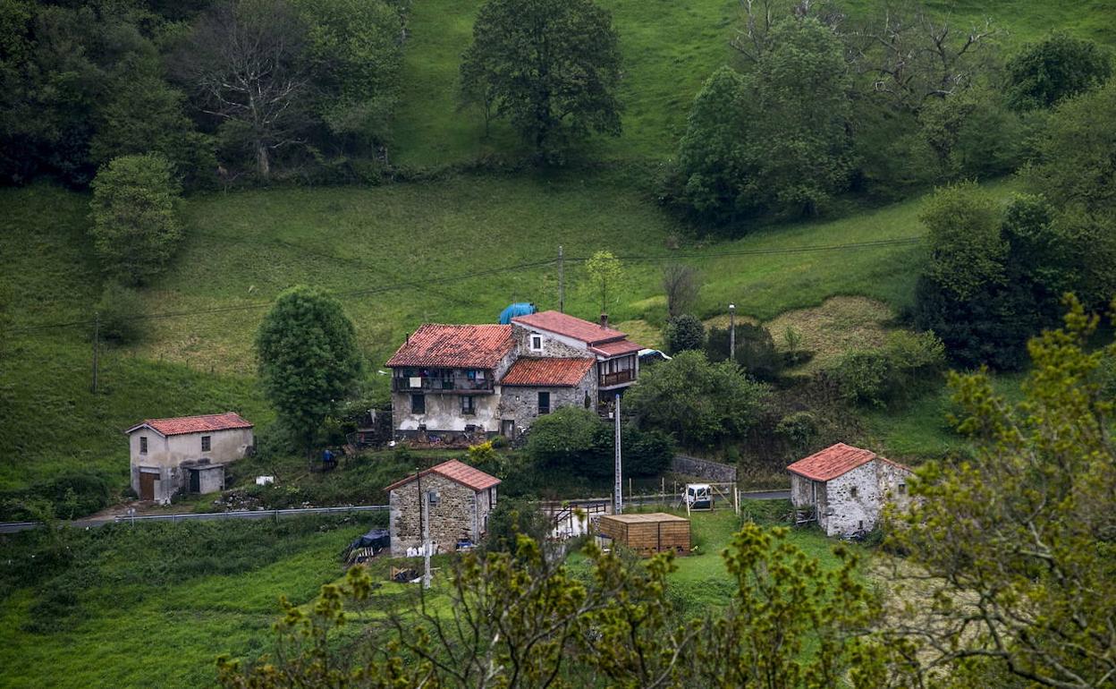 Vista de un barrio de San Roque de Ríomiera, uno de los municipios que más tendrá que devolver.