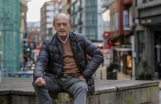 Javier López Marcano, en la Plaza Mayor de Torrelavega.