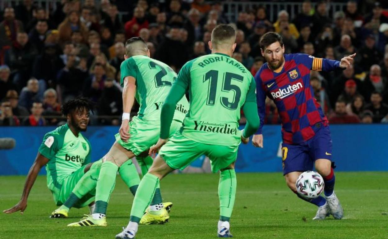 Messi, en la acción del tercer gol del Barcelona. 