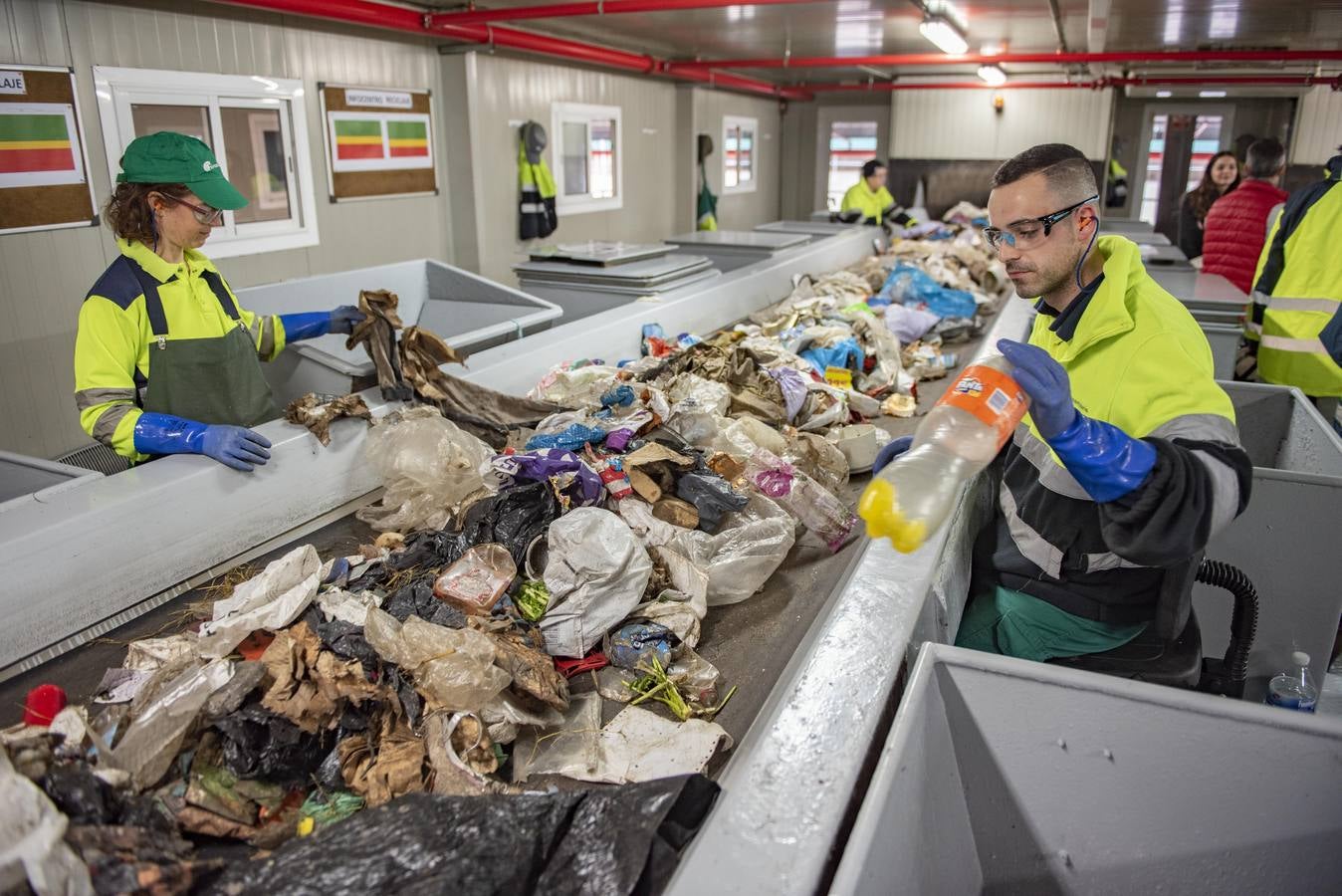 El centro procesa a día de hoy más de 230.000 toneladas de basura al año