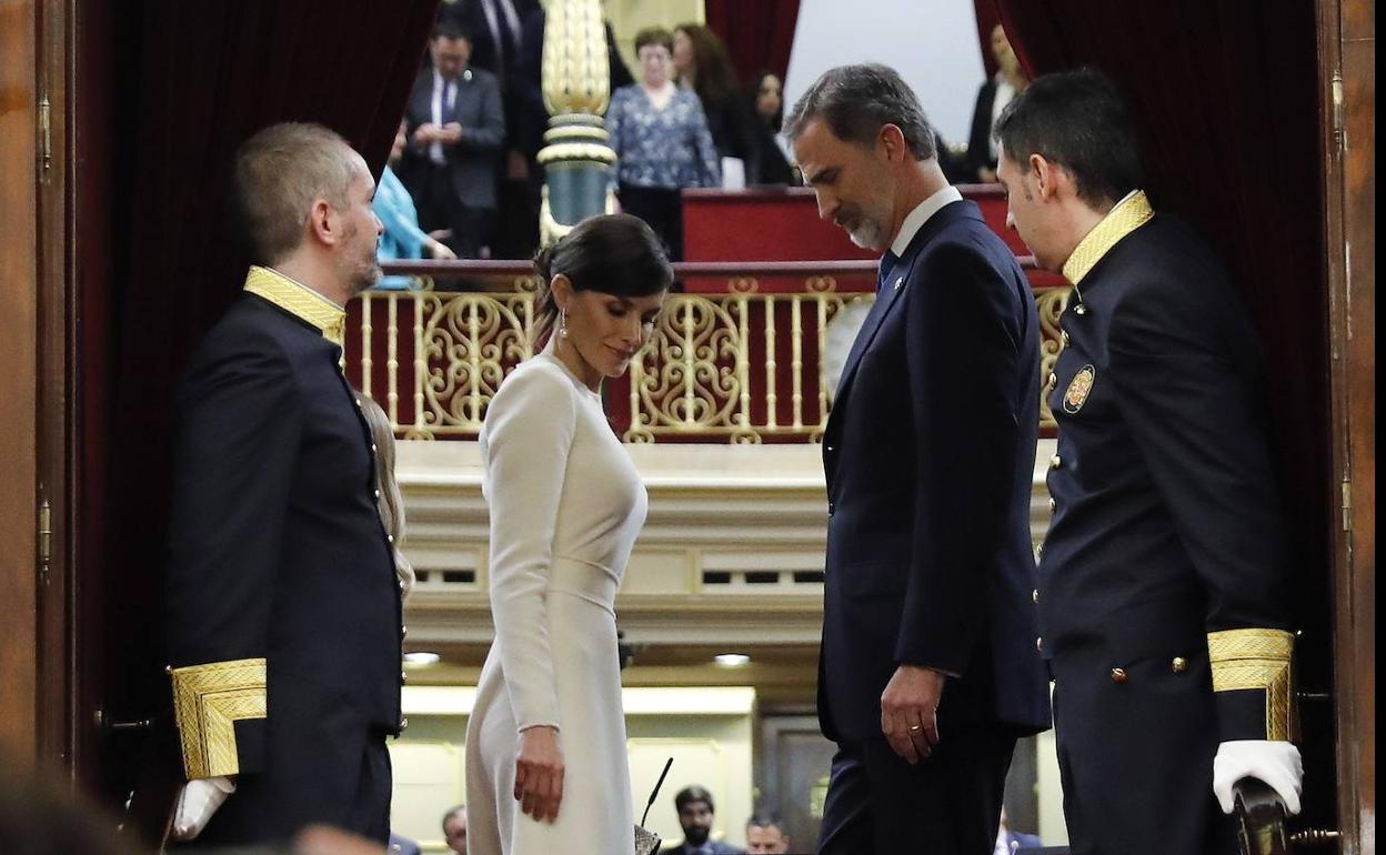 El rey Felipe VI y la reina Letizia durante la apertura solemne de la XIV legislatura. /