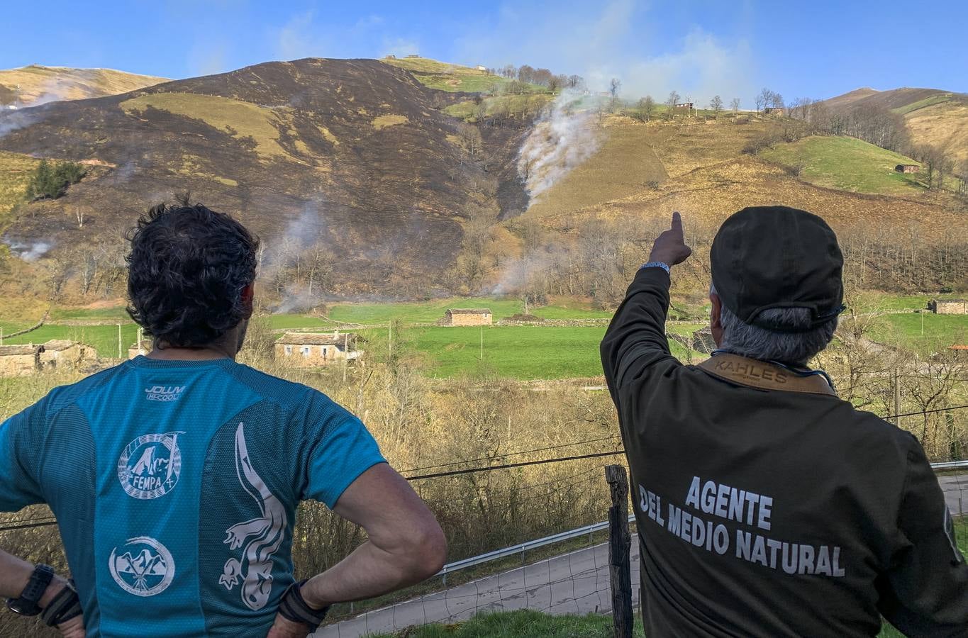 El fuego palidece aún más el paisaje invernal de los pastos en Vega de Pas y los expertos alertan del deterioro de la calidad del suelo