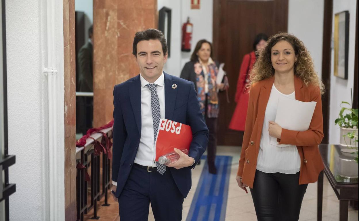 Quiñones, junto a Pedro Casares, en el Ayuntamiento de Santander 