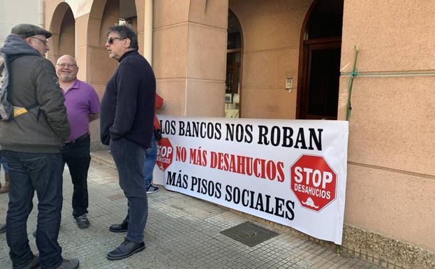 Imagen del número 13 de la calle Miguel Hernández donde esta mañana se ha paralizado el desahucio.