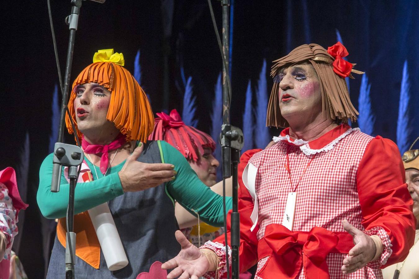 La fase preliminar del popular Concurso de Murgas del Carnaval de Santoña se puso en marcha en la noche del viernes y continuará a lo largo del fin de semana.