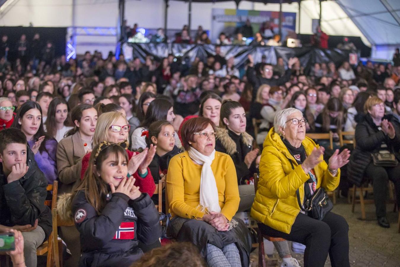 La fase preliminar del popular Concurso de Murgas del Carnaval de Santoña se puso en marcha en la noche del viernes y continuará a lo largo del fin de semana.