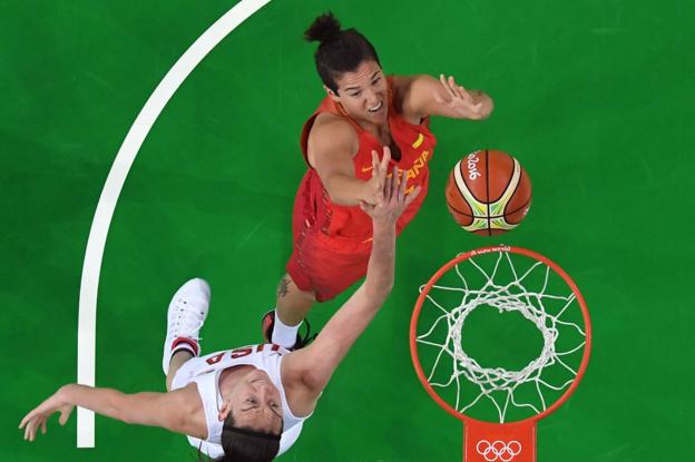 Laura Nicholls es una pieza clave en la selección española de baloncesto. :