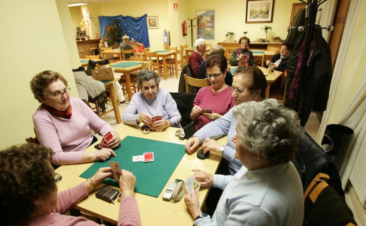 Grupo de jubiladas en un centro social. 