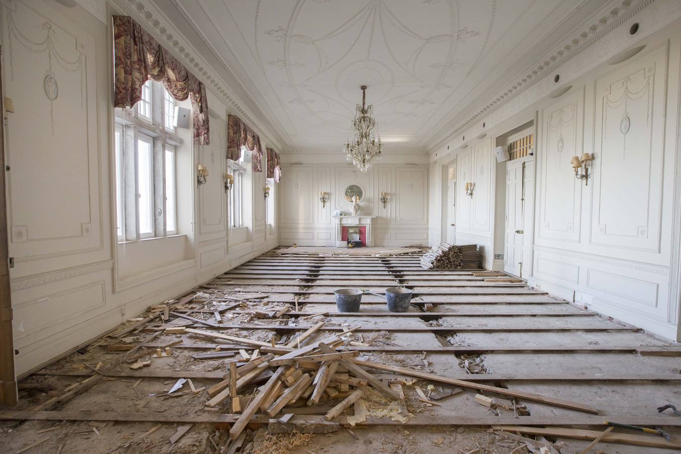 La renovación del icono de La Magdalena pretende mantener su esencia y su estética clásica, por lo que la mayor parte de los materiales utilizados son idénticos a los que sustituye | Las intervenciones en el edificio comenzaron en noviembre y está previsto que terminen para mayo, antes de que comiencen los cursos de verano de la UIMP