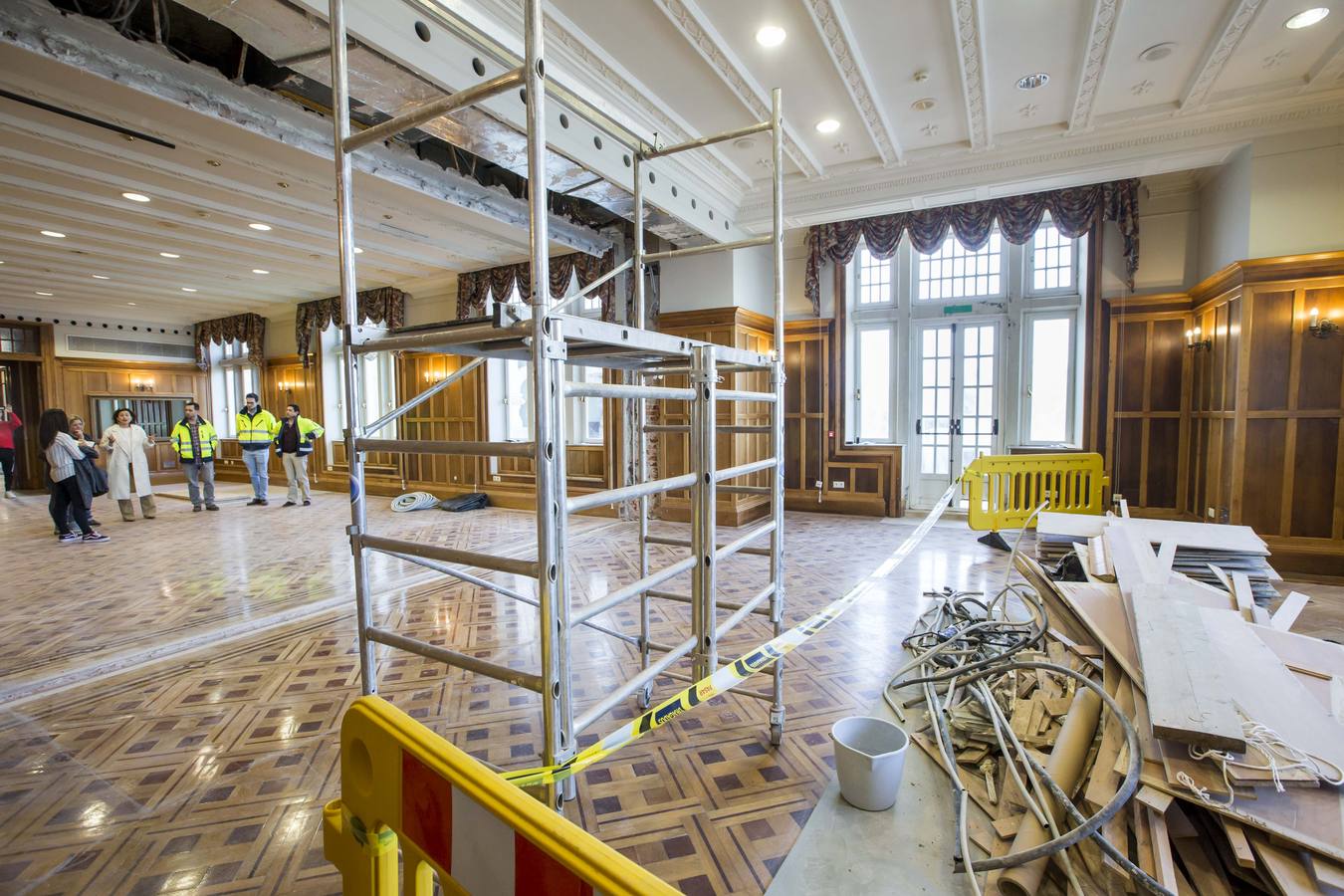 La renovación del icono de La Magdalena pretende mantener su esencia y su estética clásica, por lo que la mayor parte de los materiales utilizados son idénticos a los que sustituye | Las intervenciones en el edificio comenzaron en noviembre y está previsto que terminen para mayo, antes de que comiencen los cursos de verano de la UIMP