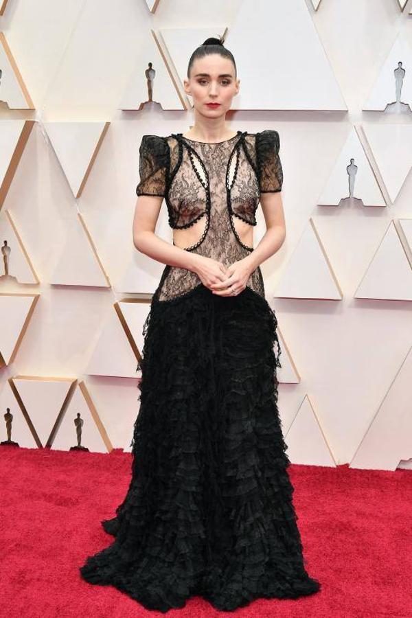 Rooney Mara me atrapa por su belleza única cada vez que aparece en cualquier acto. Ayer lució un vestido de Alexander McQueen con detalles en encaje.