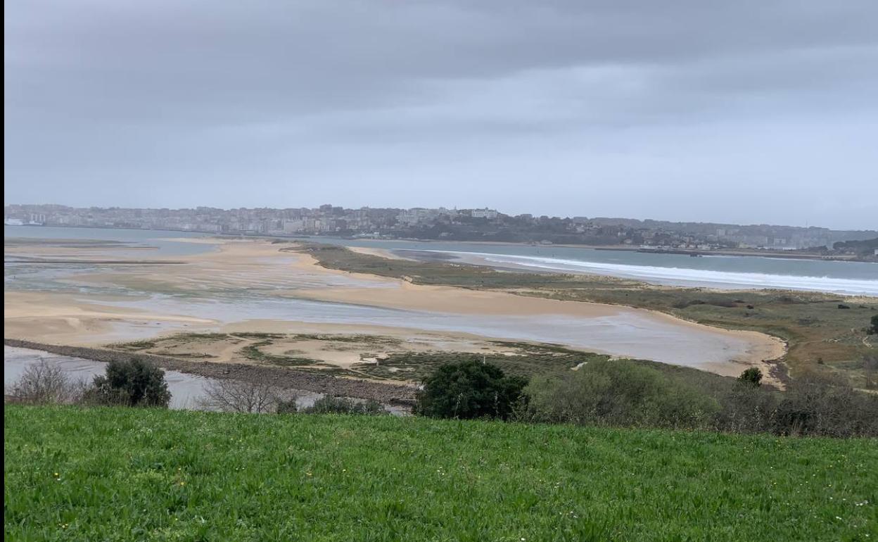 Las mareas vivas vuelven a 'atrapar' a Los Reginas en su trayecto de Pedreña a Somo