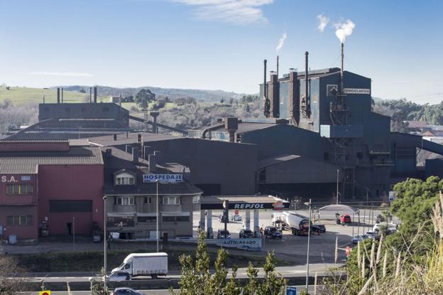 Instalaciones de Ferroatlántica, una de las principales consumidoras electrointensivas de Cantabria.