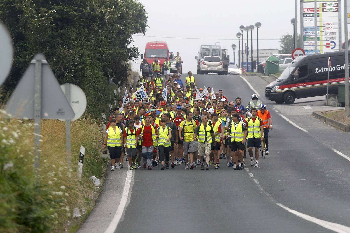 Marcha de los trabajadores desde Torrelavega a Santander para pedir apoyo al alcalde de Santander como presidente de la FEMP. Julio 2013.