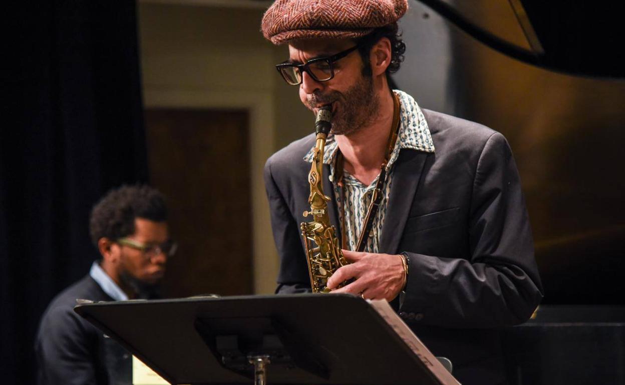 Michaël Attias, uno de los saxofonistas más destacados de la vanguardia neoyorquina, estará hoy en Santander. 
